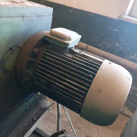 tokarny elektro dwigatel