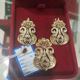 Gyzyl komplekt