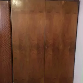 Шкаф платяной
