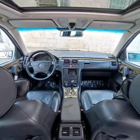 Mercedes-Benz E320 1999