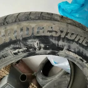 Bridgestone 235/65/18