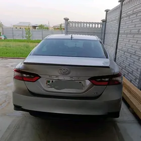 Toyota Camry 2021