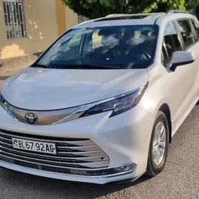 Toyota Sienna 2021
