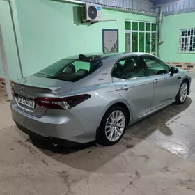 Toyota Camry 2021