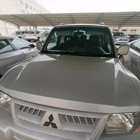 Mitsubishi Pajero 2001