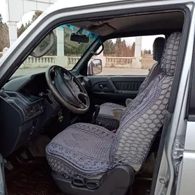 Mitsubishi Pajero 2000