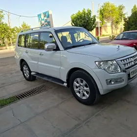 Mitsubishi Pajero 2015
