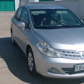 Nissan Tiida 2010