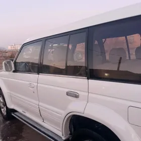 Mitsubishi Montero 1992