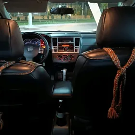 Nissan Versa 2011
