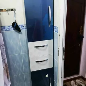 Шкафчик металлический