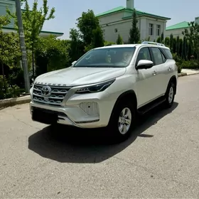 Toyota Fortuner 2021