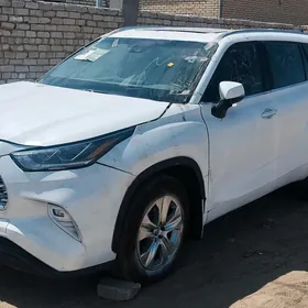 Toyota Highlander 2021