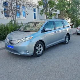 Toyota Sienna 2013