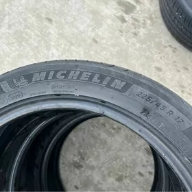 MICHELIN 225.45.17