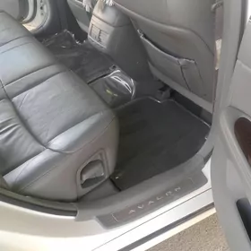 Toyota Avalon 2010