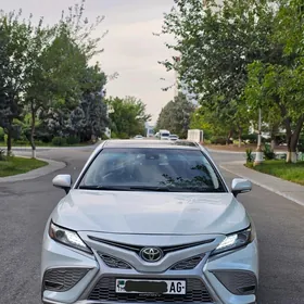 Toyota Camry 2019