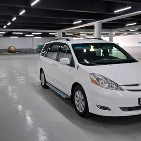 Toyota Sienna 2008