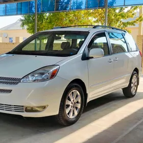 Toyota Sienna 2004