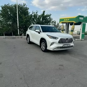 Toyota Highlander 2021