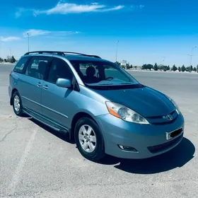 Toyota Sienna 2004