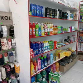 Magazin polka witrina