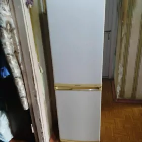 Холодильник Samsung