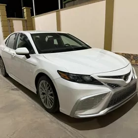 Toyota Camry 2021