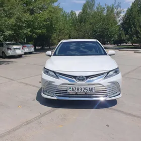 Toyota Camry Hybrid 2020