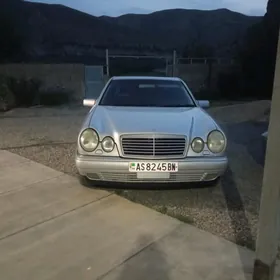 Mercedes-Benz E320 1999