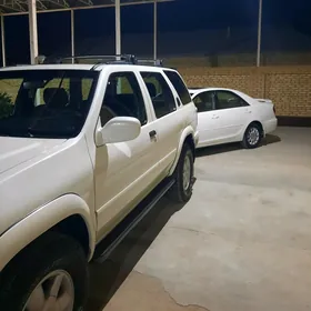 Nissan Pathfinder 2000