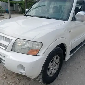 Mitsubishi Pajero 2003