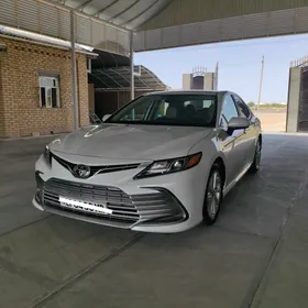 Toyota Camry 2021