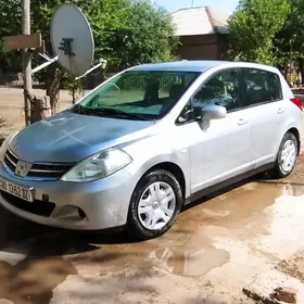 Nissan Tiida 2010