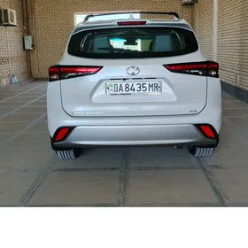 Toyota Highlander 2021