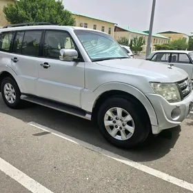 Mitsubishi Pajero 2013
