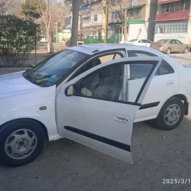Nissan Sunny 2001