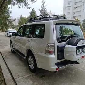 Mitsubishi Pajero 2010