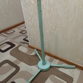 Железная подставка