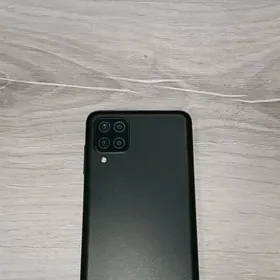 Samsung M12