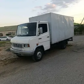 Mitsubishi Fuso 1990