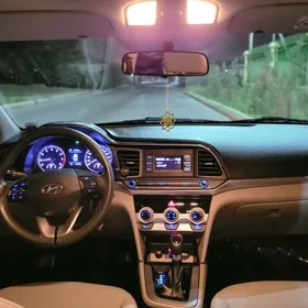 Hyundai Elantra 2019