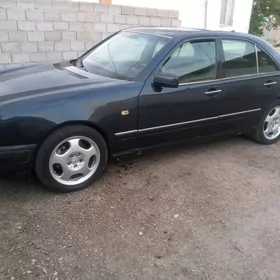 Mercedes-Benz E320 1995