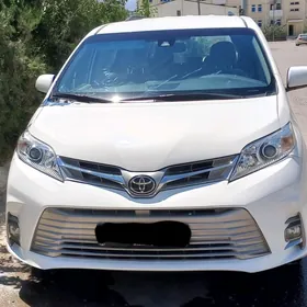Toyota Sienna 2019