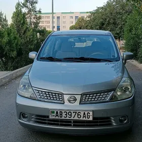 Nissan Tiida 2008