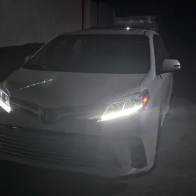 Toyota Sienna 2020