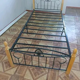 кровать
