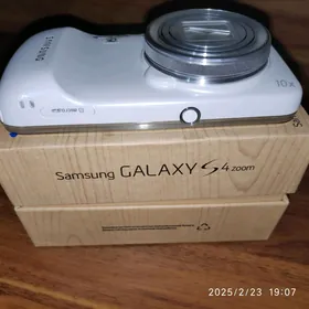 Samsung S4 ZooM