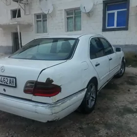 Mercedes-Benz E320 1996