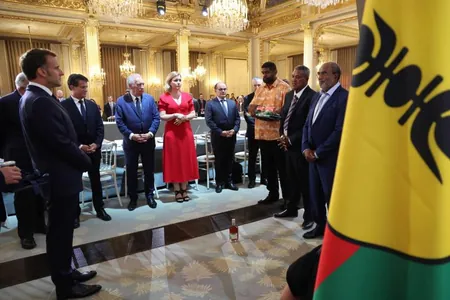 Fransiýada Täze Kaledoniýa döwletini döretmek barada şertnama baglaşyldy